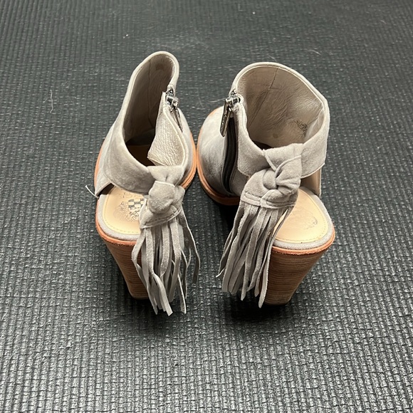 Vince Camuto Grey Suede open toed bootie, size 8.5 - Picture 4 of 5
